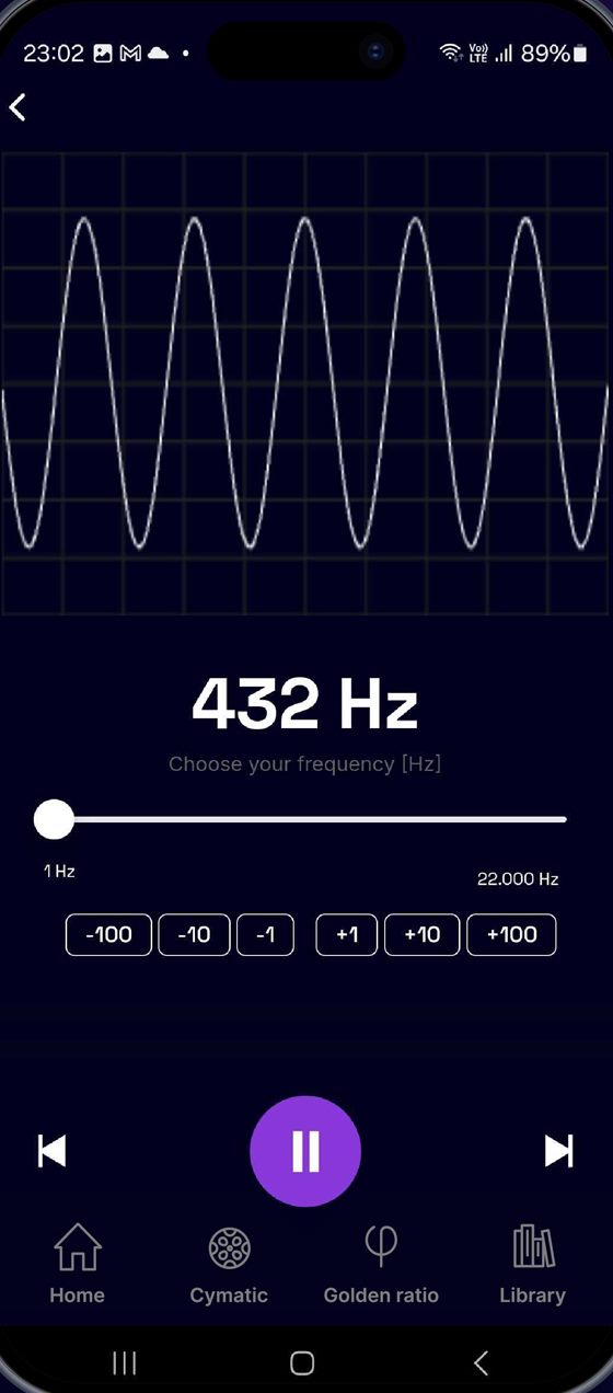 Frequency generator playing 432 Hz with a live sine waveform and fine-tuning buttons
